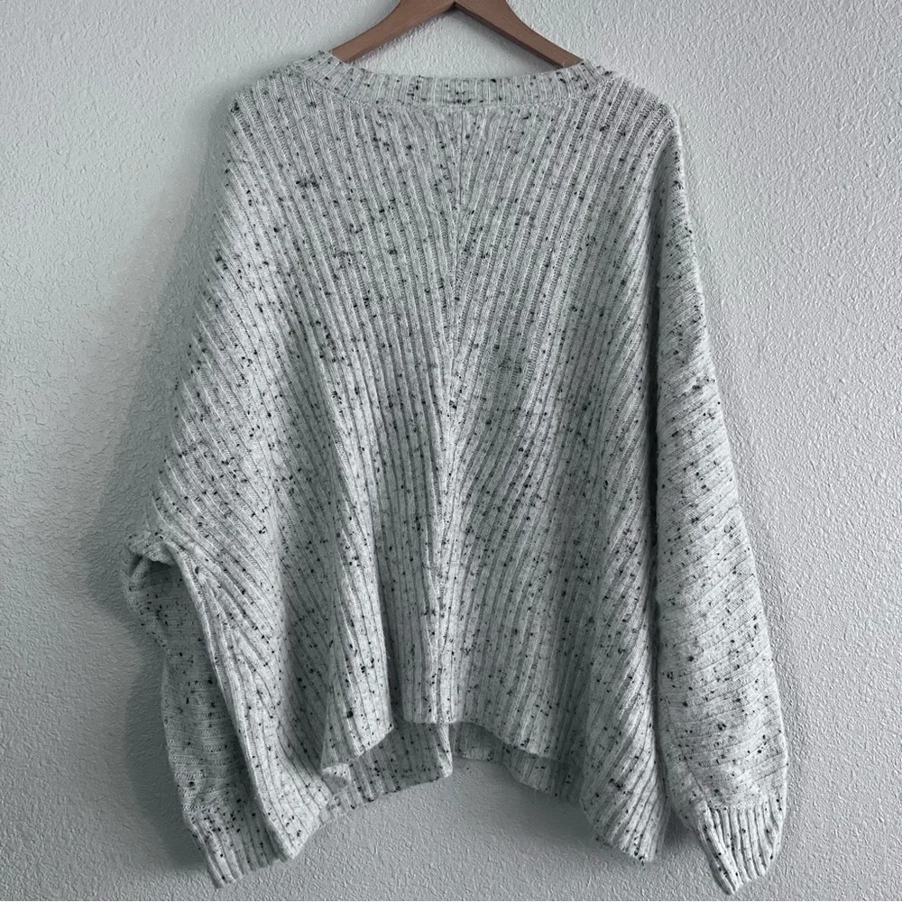 Gray V-Neck off shoulder Women's Sweater Size XL - Picture 4 of 4